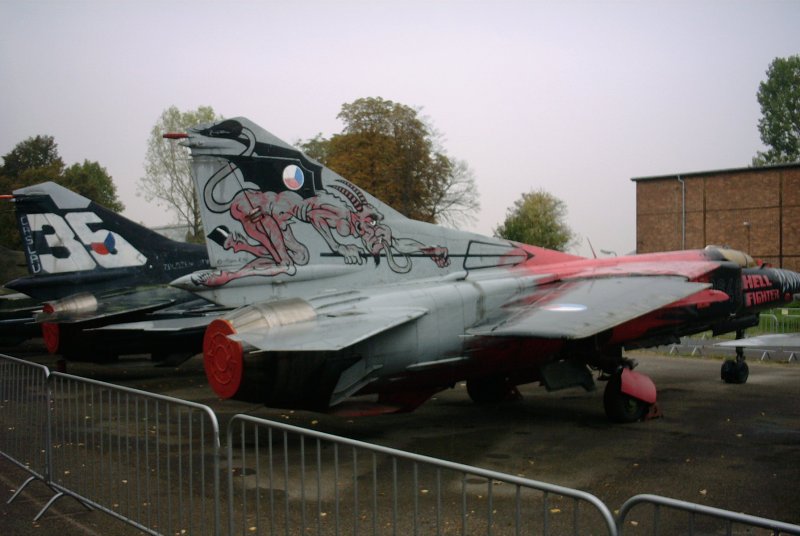 model-hobby-2003-083 